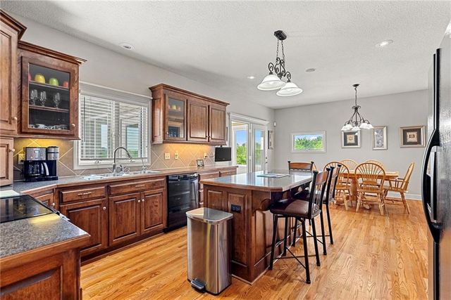 35559 Metcalf Road, Louisburg, KS 66053