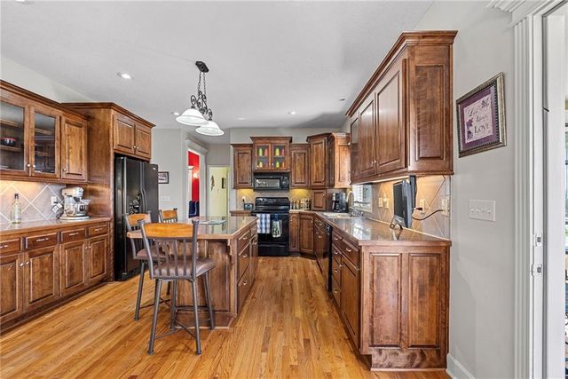 35559 Metcalf Road, Louisburg, KS 66053