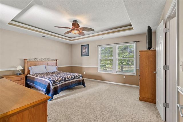 35559 Metcalf Road, Louisburg, KS 66053