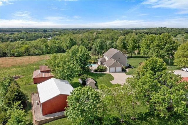 35559 Metcalf Road, Louisburg, KS 66053