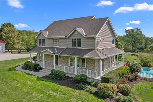 35559 Metcalf Road, Louisburg, KS 66053