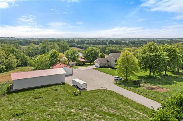 35559 Metcalf Road, Louisburg, KS 66053