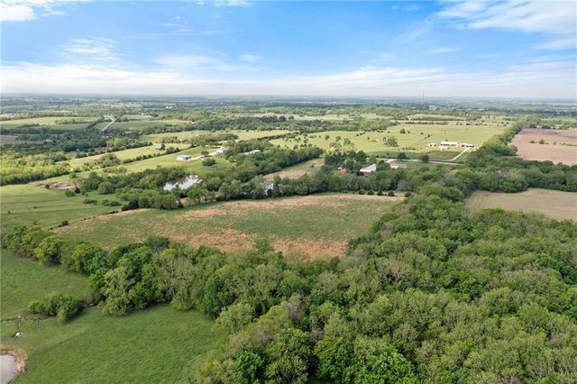 35559 Metcalf Road, Louisburg, KS 66053