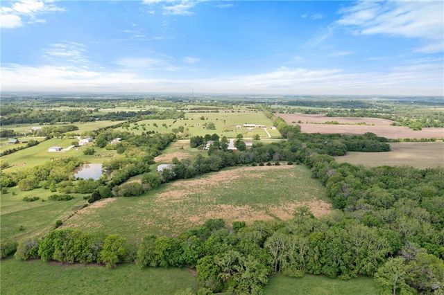 35559 Metcalf Road, Louisburg, KS 66053