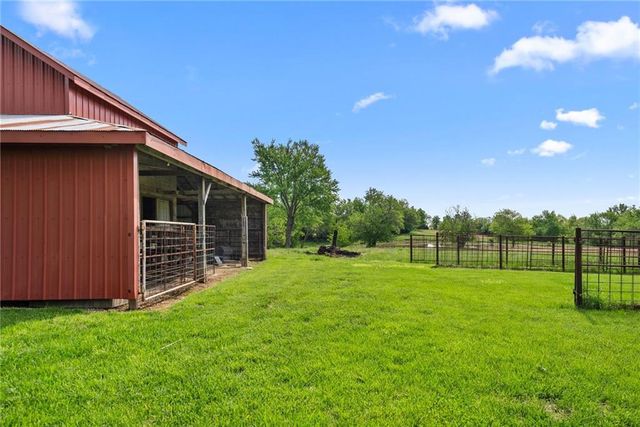 35559 Metcalf Road, Louisburg, KS 66053