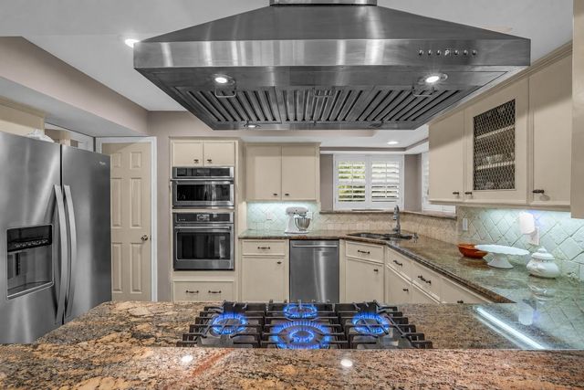 15018 Rose Cottage Drive, Houston, TX 77069