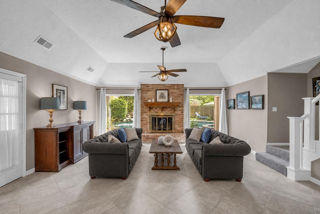 15018 Rose Cottage Drive, Houston, TX 77069