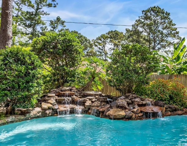 15018 Rose Cottage Drive, Houston, TX 77069