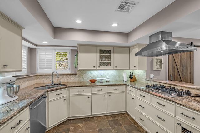 15018 Rose Cottage Drive, Houston, TX 77069