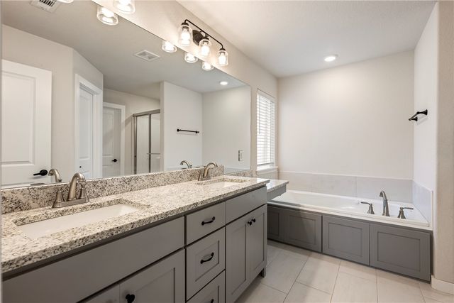 712 Diamond Avenue, Lowell, AR 72745
