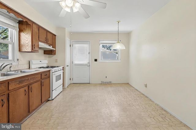 16 RUNNING BROOK, Trenton, NJ 08638