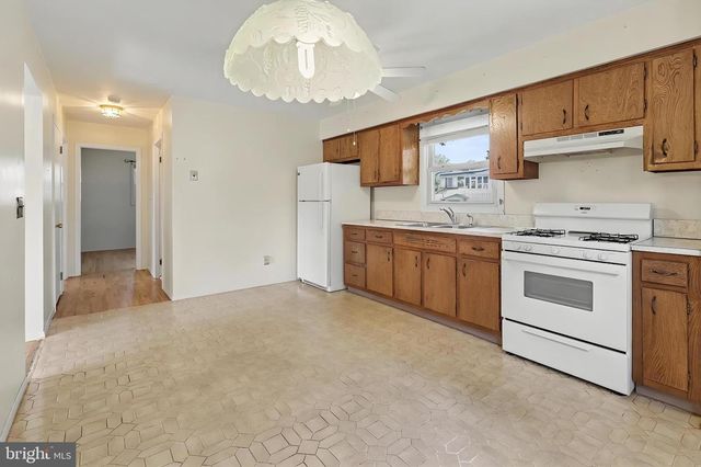 16 RUNNING BROOK, Trenton, NJ 08638