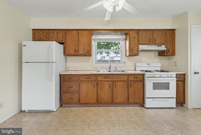 16 RUNNING BROOK, Trenton, NJ 08638