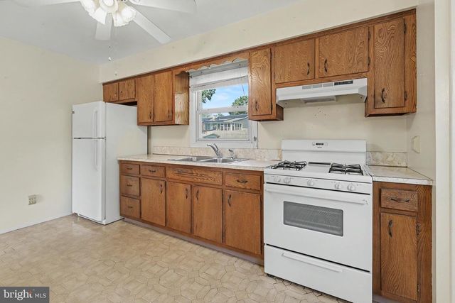 16 RUNNING BROOK, Trenton, NJ 08638