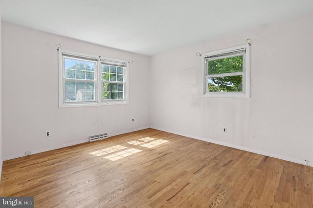 16 RUNNING BROOK, Trenton, NJ 08638