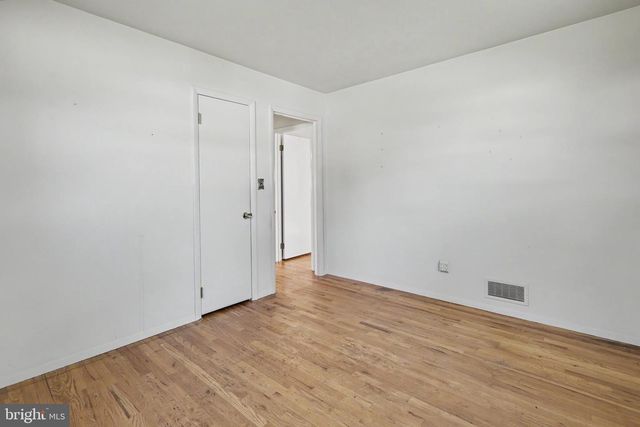 16 RUNNING BROOK, Trenton, NJ 08638