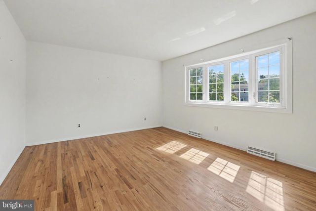 16 RUNNING BROOK, Trenton, NJ 08638