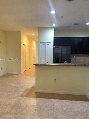242 SW 7th Court 242, Pompano Beach, FL 33060