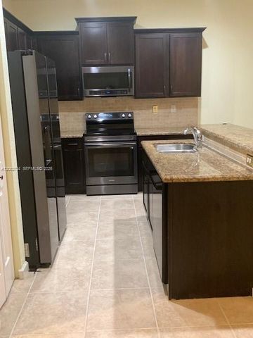 242 SW 7th Court 242, Pompano Beach, FL 33060