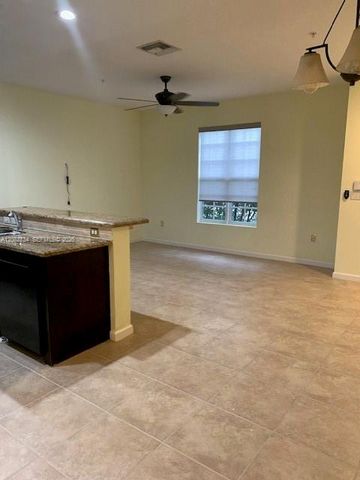242 SW 7th Court 242, Pompano Beach, FL 33060
