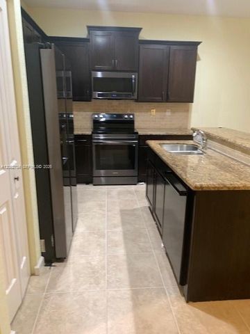 242 SW 7th Court 242, Pompano Beach, FL 33060