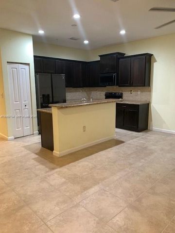 242 SW 7th Court 242, Pompano Beach, FL 33060