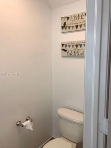 242 SW 7th Court 242, Pompano Beach, FL 33060