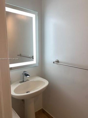 242 SW 7th Court 242, Pompano Beach, FL 33060