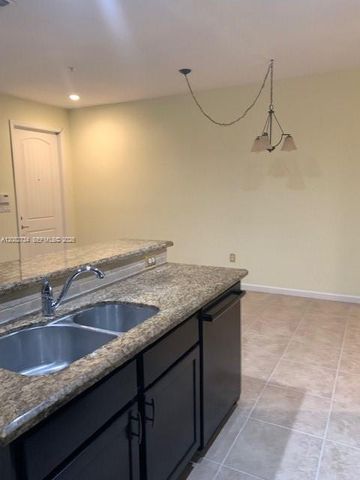 242 SW 7th Court 242, Pompano Beach, FL 33060