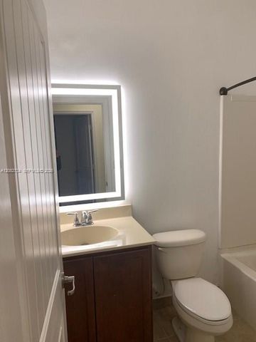 242 SW 7th Court 242, Pompano Beach, FL 33060