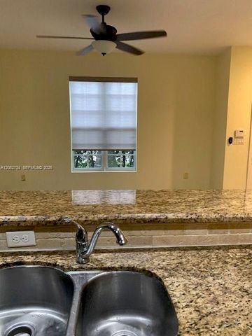 242 SW 7th Court 242, Pompano Beach, FL 33060