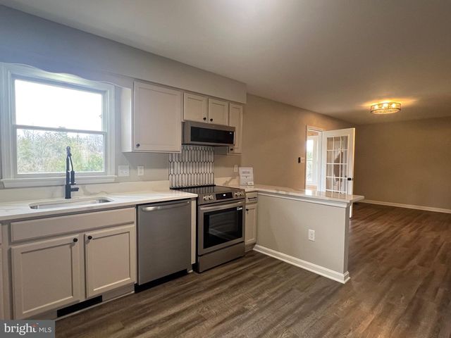 11665 FLAG ROCK DR, Remington, VA 22734