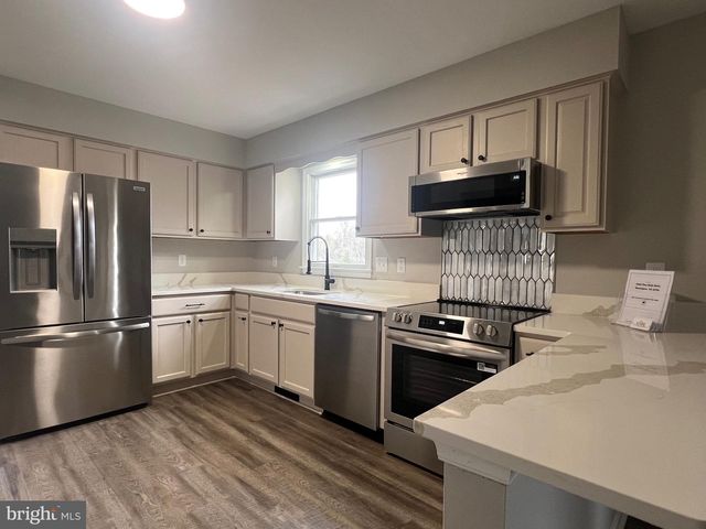 11665 FLAG ROCK DR, Remington, VA 22734