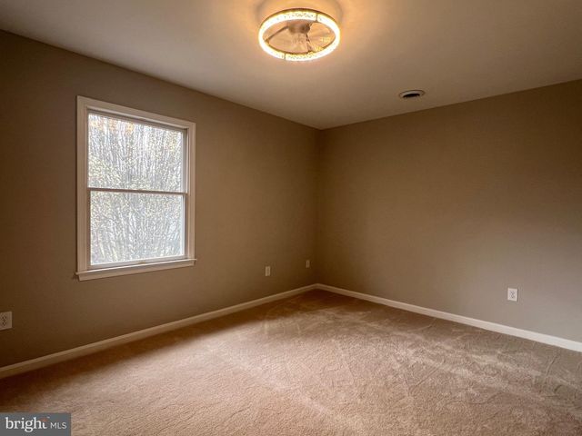 11665 FLAG ROCK DR, Remington, VA 22734