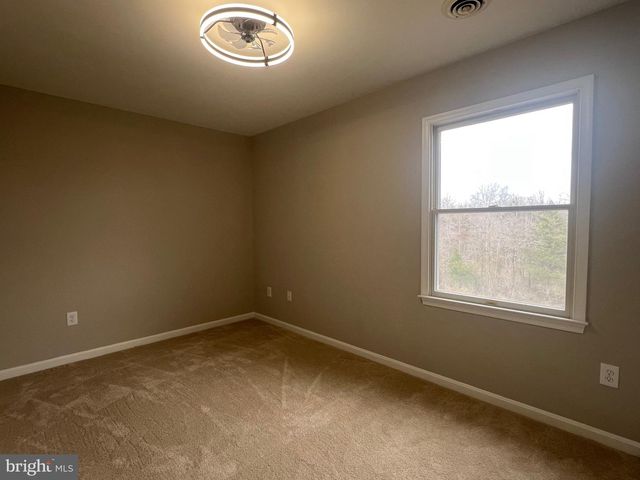 11665 FLAG ROCK DR, Remington, VA 22734