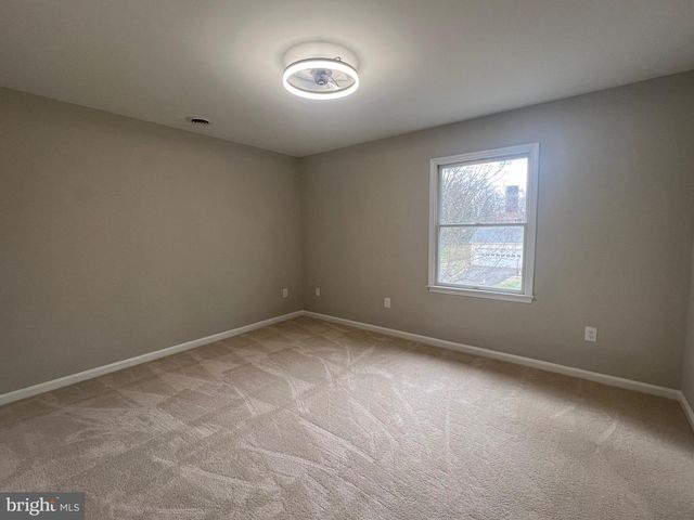 11665 FLAG ROCK DR, Remington, VA 22734