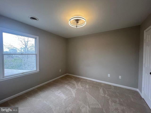 11665 FLAG ROCK DR, Remington, VA 22734