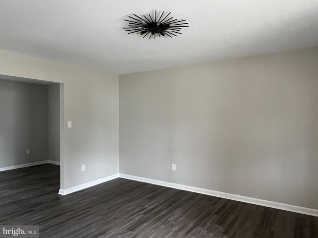 11665 FLAG ROCK DR, Remington, VA 22734