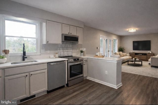 11665 FLAG ROCK DR, Remington, VA 22734