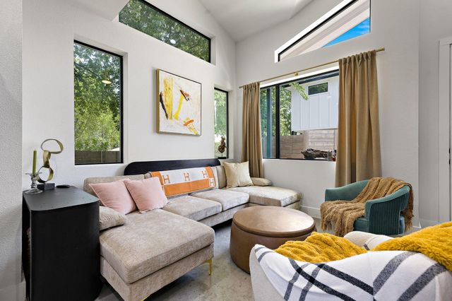 408 W Odell ST 2, Austin, TX 78752