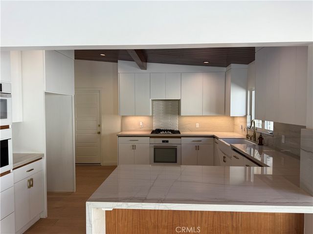 940 Crestview, Pasadena, CA 91107