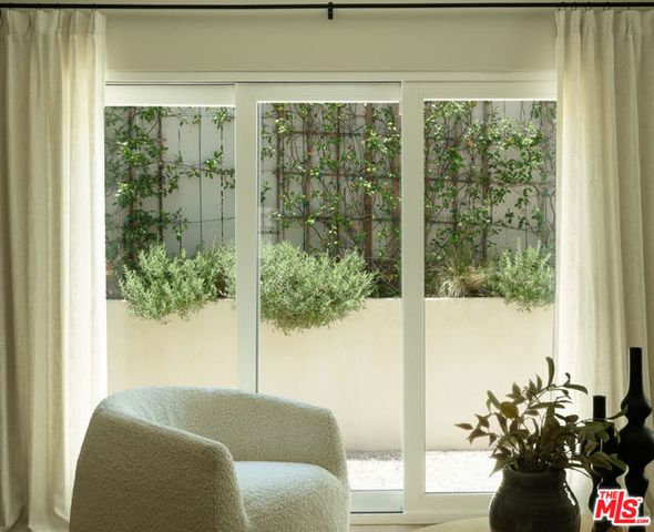 931 S Sycamore Avenue, Los Angeles, CA 90036