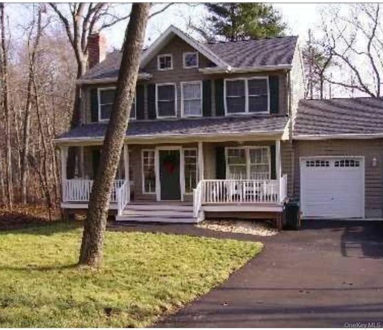 2 Bridle Path Upper, Smithtown, NY 11787