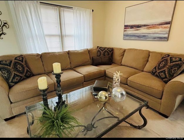 2 Bridle Path Upper, Smithtown, NY 11787