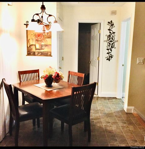 2 Bridle Path Upper, Smithtown, NY 11787