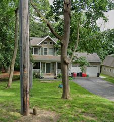 2 Bridle Path Upper, Smithtown, NY 11787