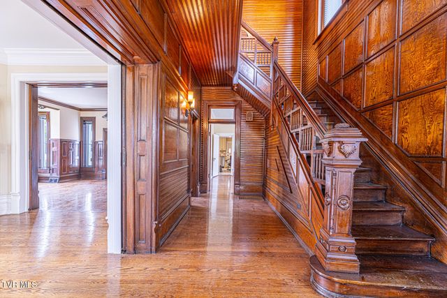 1115 East Unaka Avenue, Johnson City, TN 37601