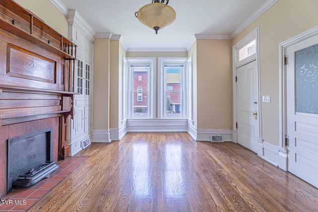 1115 East Unaka Avenue, Johnson City, TN 37601