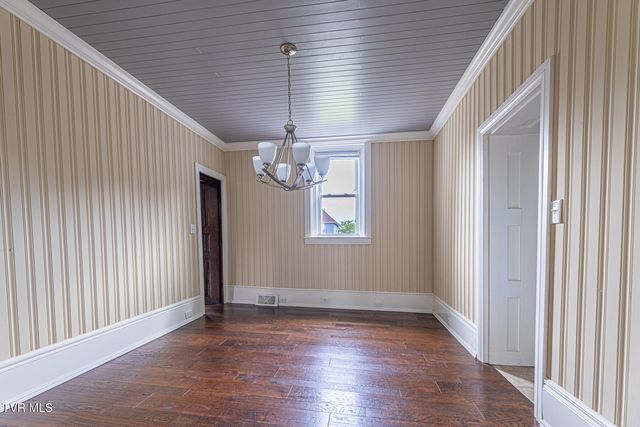 1115 East Unaka Avenue, Johnson City, TN 37601