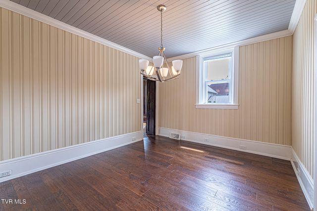 1115 East Unaka Avenue, Johnson City, TN 37601